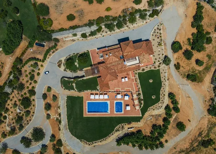 Shantivillas Malhao Вилла Azinhal e Amendoeira