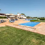 Willa Shantivillas Malhao *