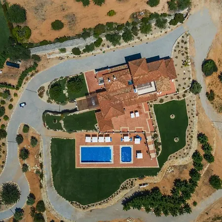 Shantivillas Malhão Villa Azinhal e Amendoeira